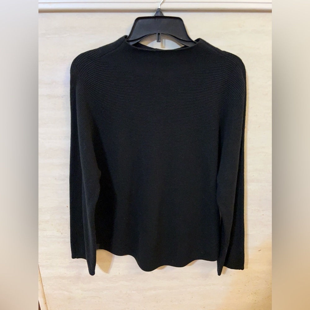 Lululemon Waffle-Knit
Crewneck Long-Sleeve Shirt
Black / Black - Picture 4 of 10